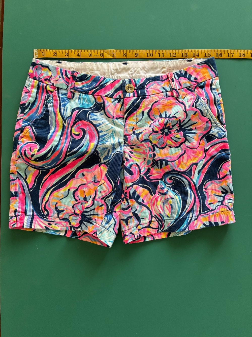 Lilly Pulitzer Jane Stretch Short Marked as Size 2